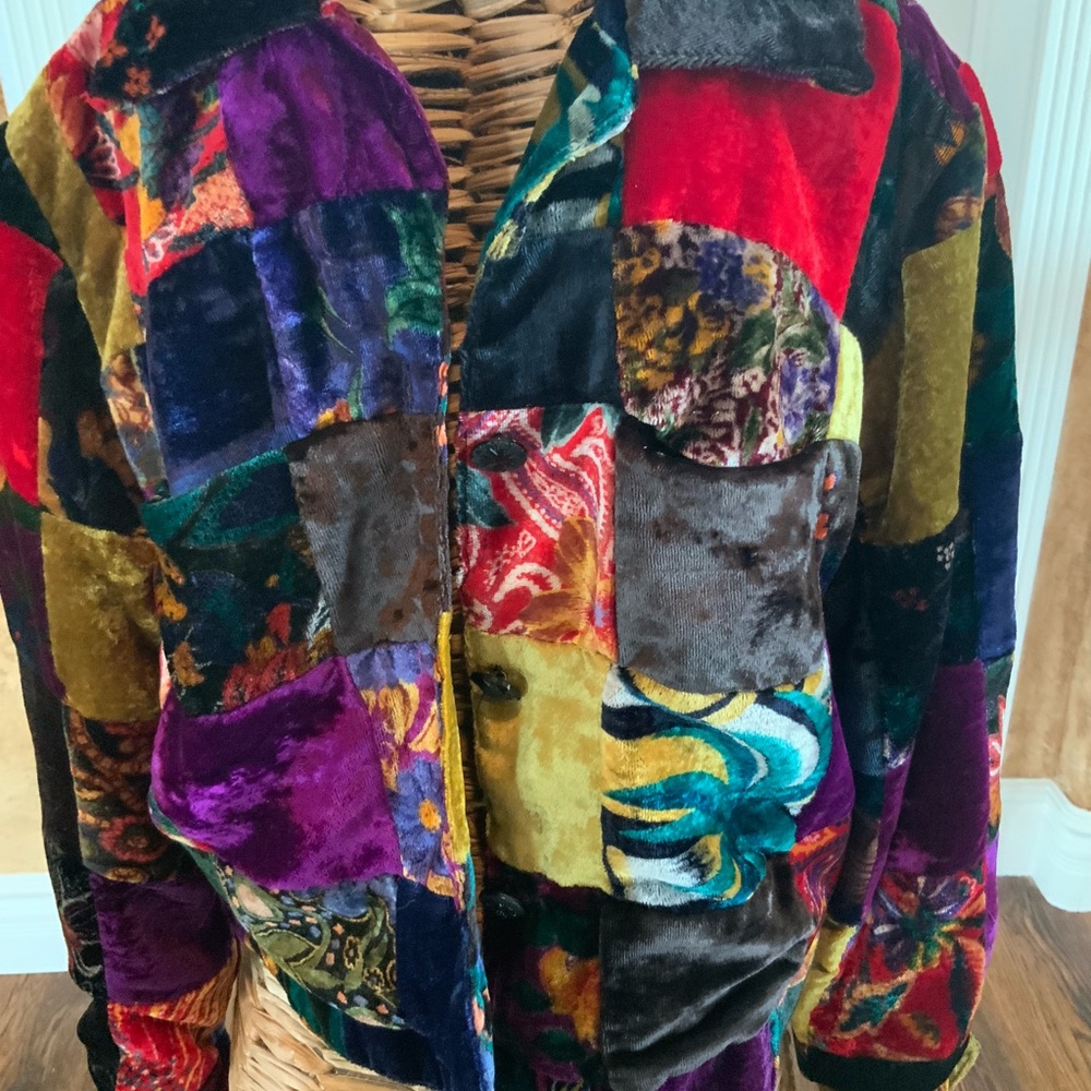 Short velvet jacket